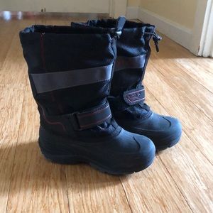 Kamik Size 1 black snow boots. Girls or boys.